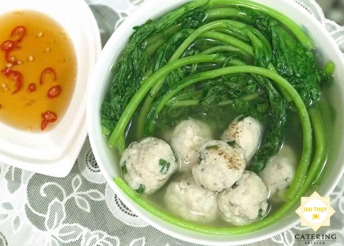 Nấu canh rau tần ô với cá thác lác hấp dẫn người ăn