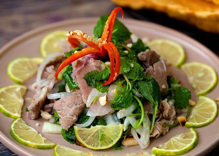 Đãi tiệc công ty thật ấn tượng với các món gỏi ngon tuyệt đỉnh