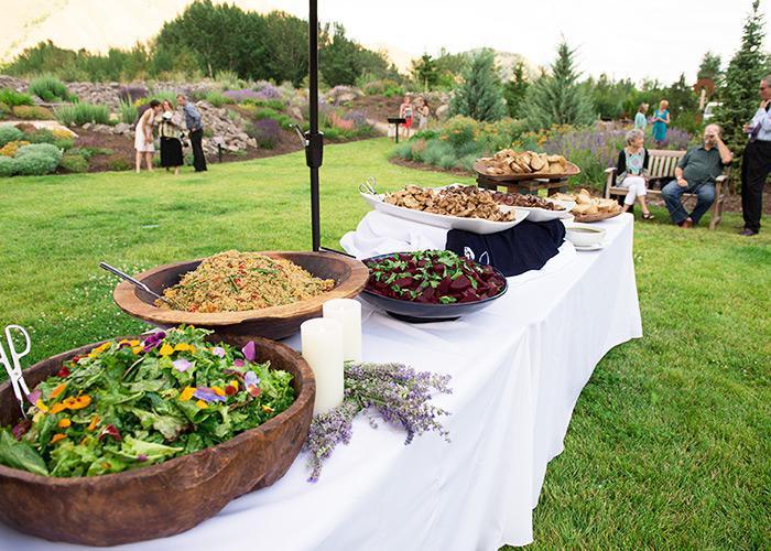 Một số điều cần lưu ý khi tổ chức tiệc outside