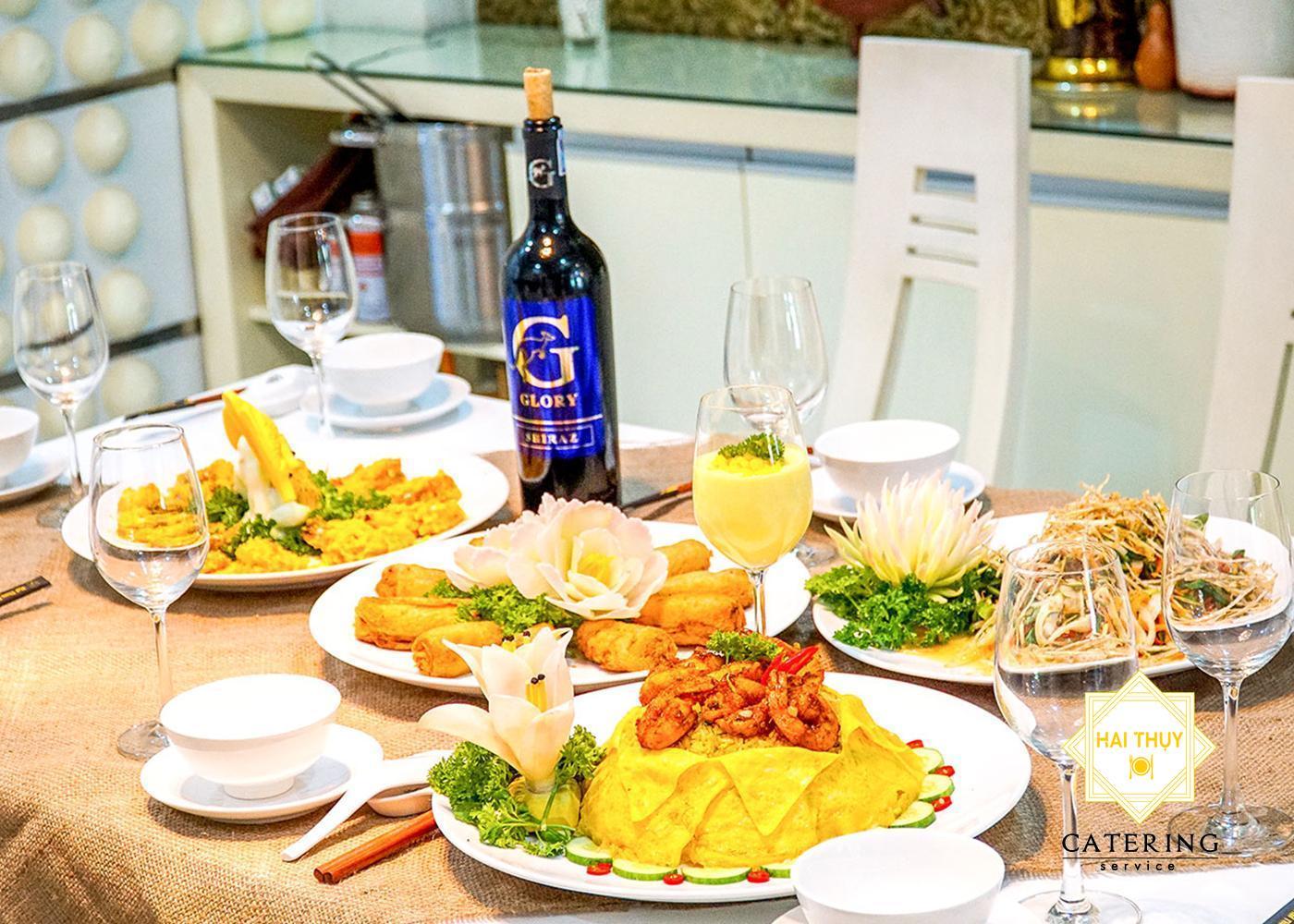 Tiệc ngon chuẩn vị, trọn phút sum vầy - Đặt tiệc gia đình Hai Thụy Catering